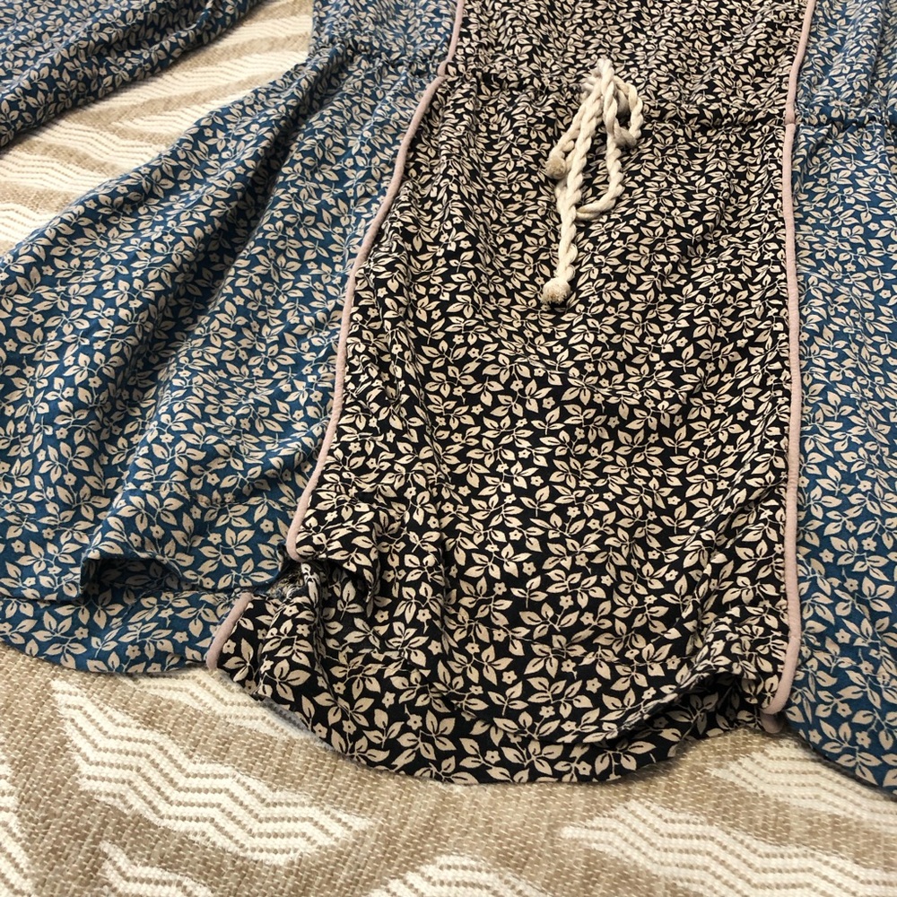 Comme Toi Mixed Floral Panel Mini Dress with Drawstring - Picture 5 of 14